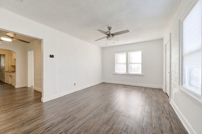 Building Photo - Move In Special for Adorable 2BD/1BTH Home...