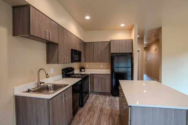 Building Photo - 5783 Joynak St S