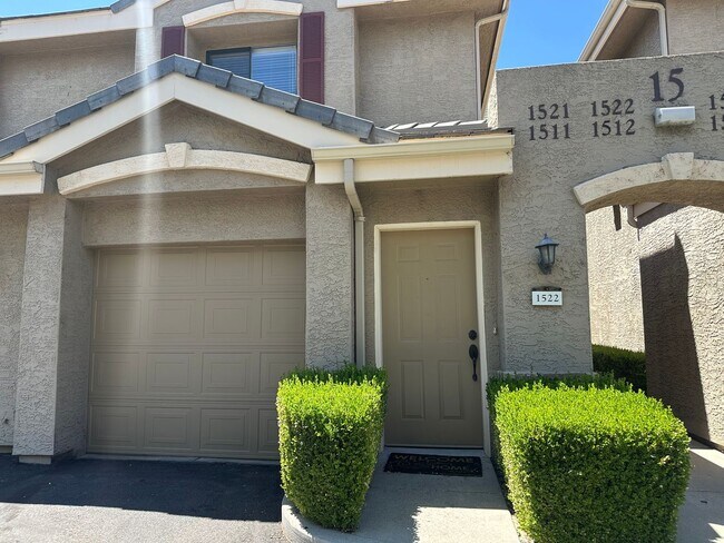 Foto del edificio - 2 bedroom at Tanamera now available!