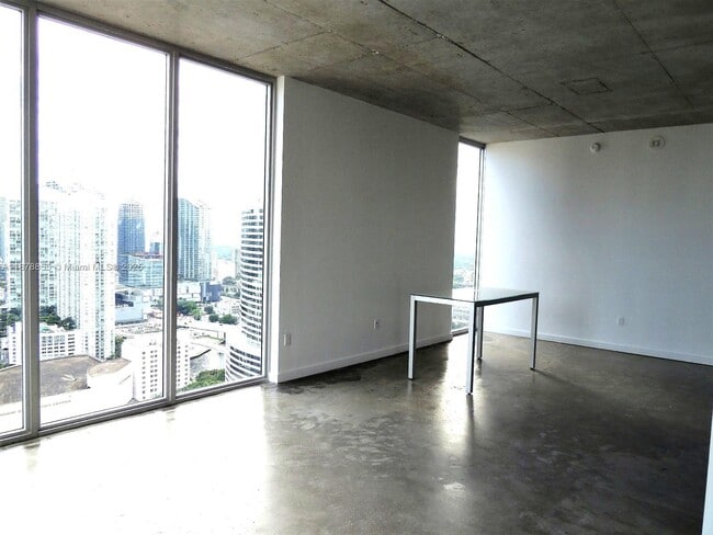 Foto del edificio - 151 SE 1st St