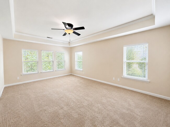 Foto del edificio - 240 Summer Hill Way