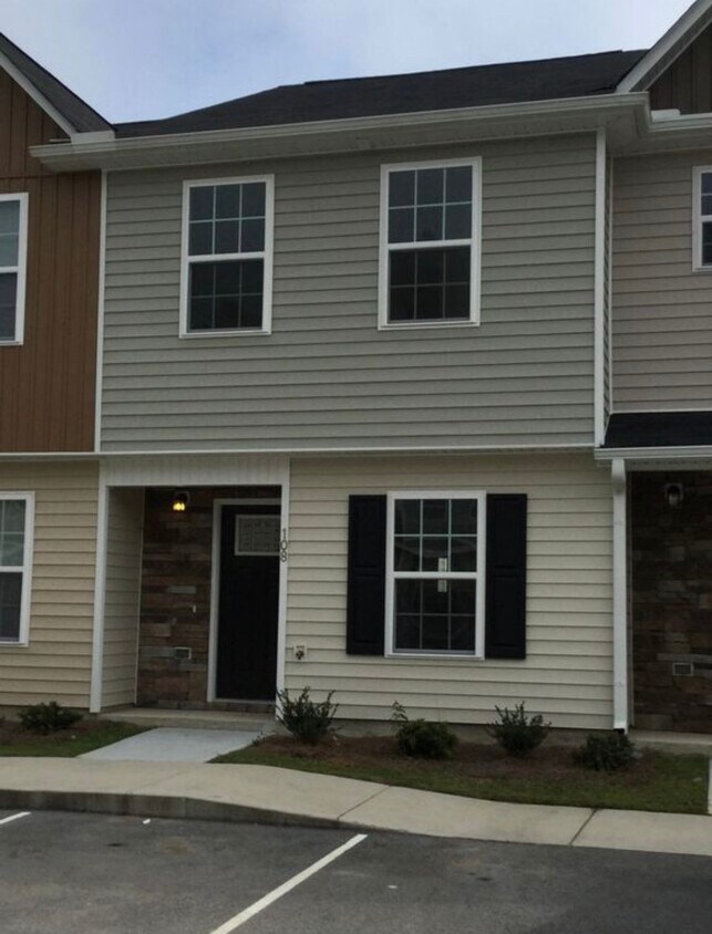 Foto principal - 108 Beacon Woods Dr