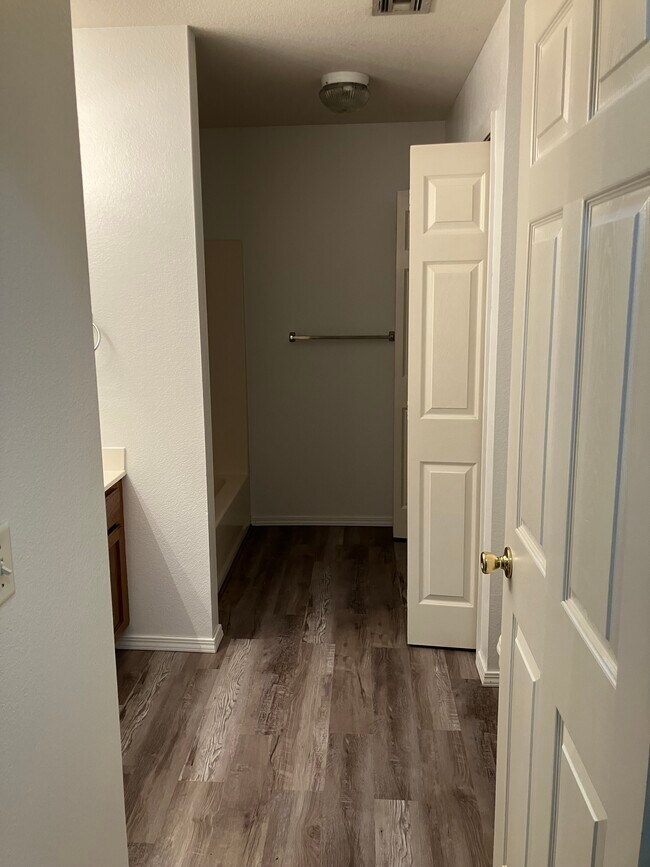 Foto del edificio - 36 Holly Dr