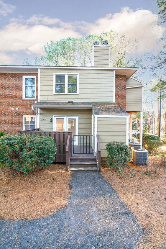 Primary Photo - Near Rex Hospital and Umstead Park! 2 bed,...