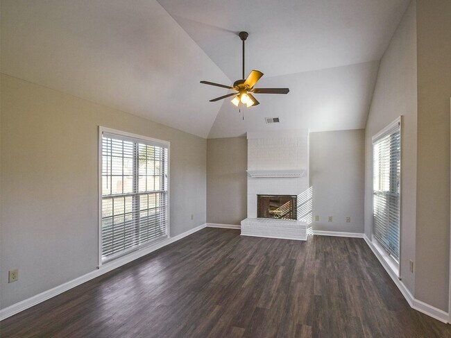 Building Photo - UPDATED 3 bed, 2 bath home near S. Germant...