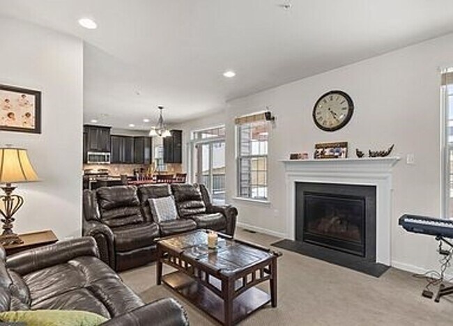 Foto del edificio - Gorgeous 4BR/2.5BA located in Warrington! Available NOW!