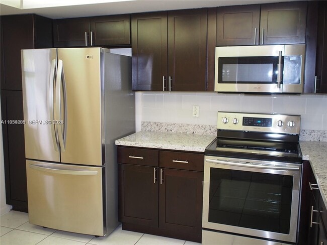 Foto del edificio - 16171 Blatt Blvd