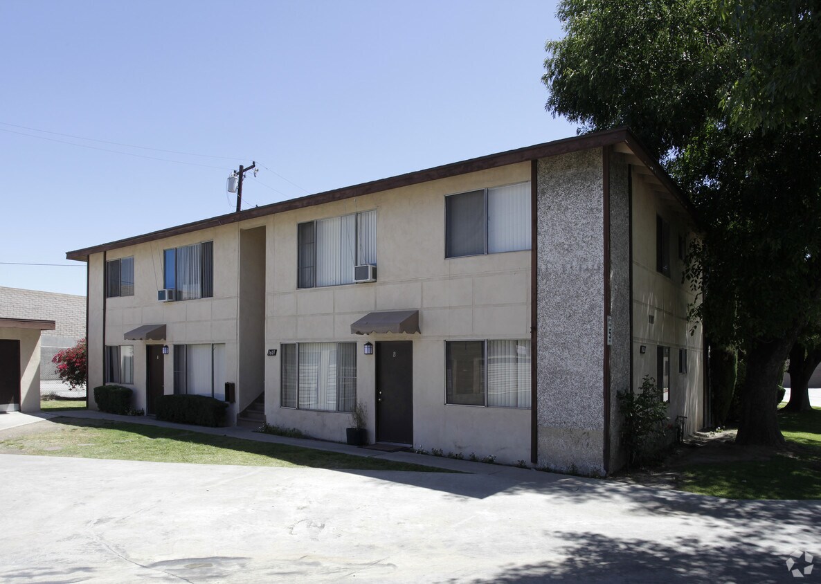 Primary Photo - 1601 Picadilly Way