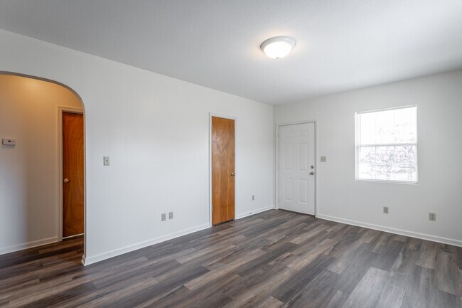 Foto del edificio - 420 Hedgewood Dr