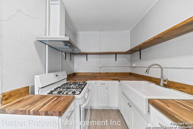 Building Photo - Studio, 1 bath House - 5003 S Flores St Un...