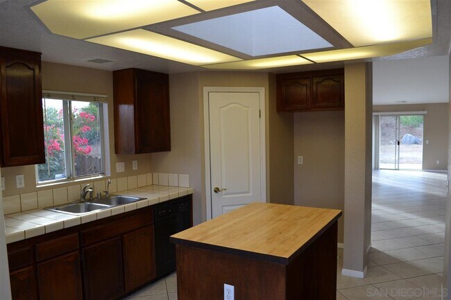 Building Photo - 1601 Conway Dr