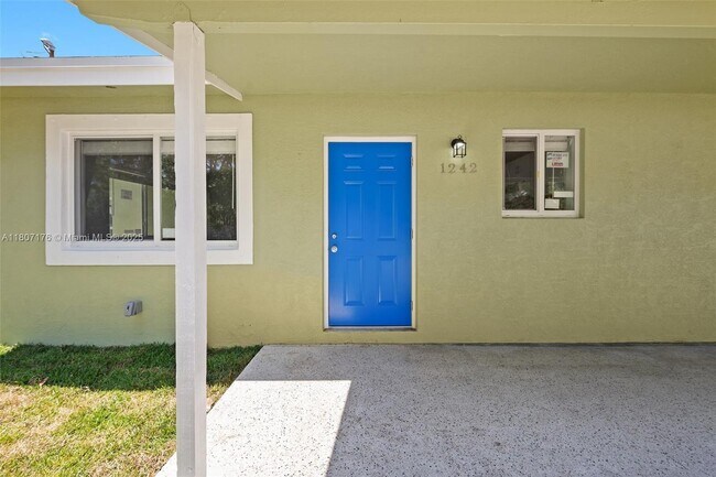Building Photo - 1242 NW 2nd Ave