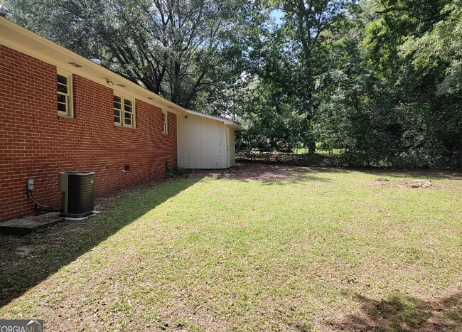 Foto del edificio - Spacious 4BR and 2Bath Single Story Home