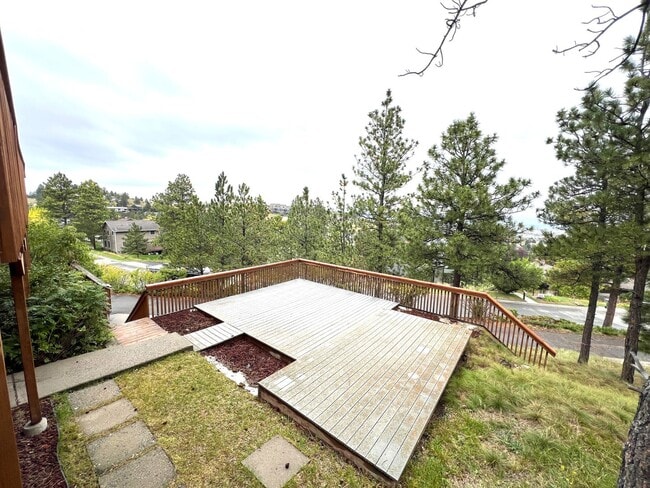 Building Photo - Pet Friendly 5 Bed 3 Bath Single Family Ho...
