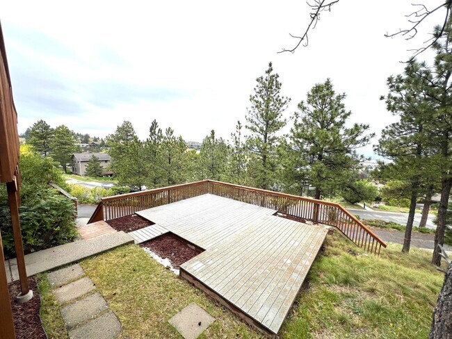 Foto del edificio - Pet Friendly 5 Bed 3 Bath Single Family Ho...