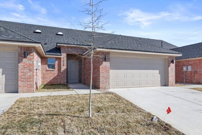 Foto del edificio - 7625 Woodford Ave