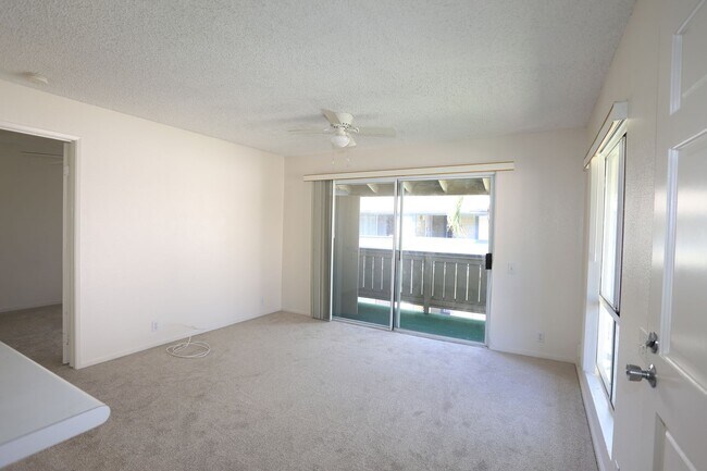 Foto del edificio - Sun Rise in Ewa. One bedroom, one bathroom corner unit on the 2nd floor