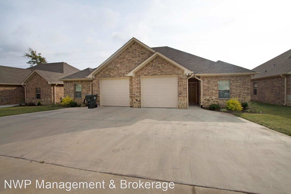 3 br, 2 bath House 9120 Shadow Oak Drive House Rental in Tyler, TX