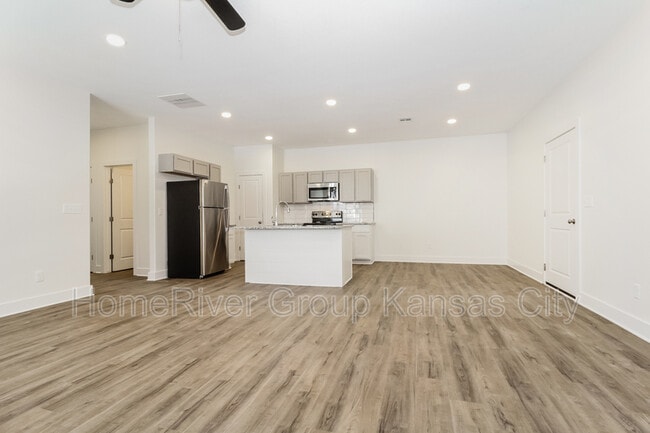 Building Photo - 5770 E Bristol St