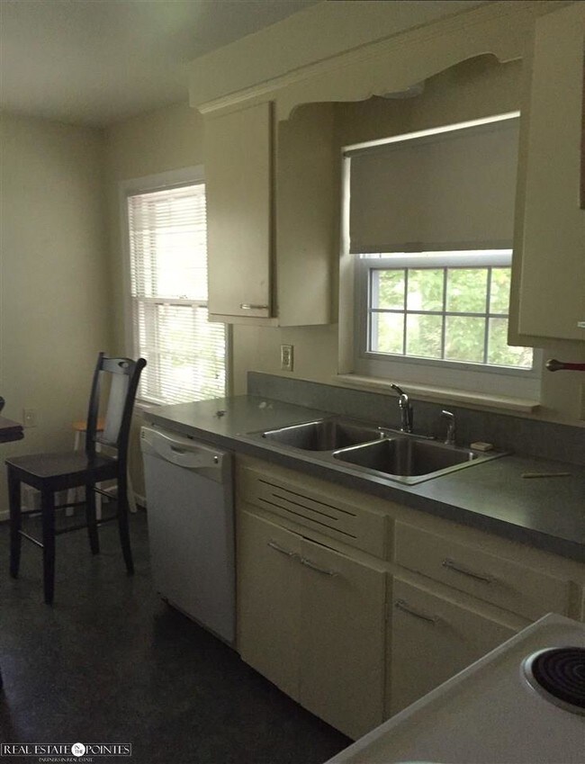 Foto del edificio - 928 Harcourt Rd