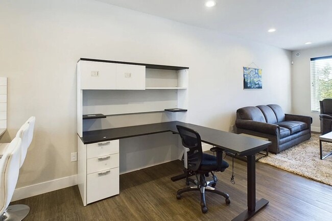 Building Photo - 510 Coho Walk SE