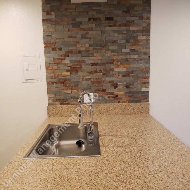 Building Photo - 636 Paseo Esmeralda
