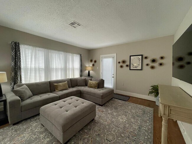 Foto del edificio - 1629 Castle Ct