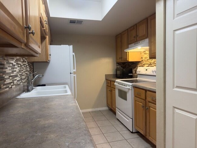 Building Photo - Sun-Drenched 1-Bedroom Condo in Central Tucson | Gated Community with Pool