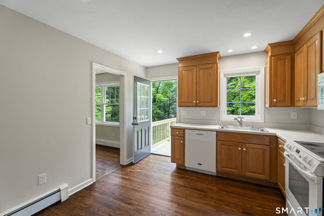 Building Photo - 831 Nut Plains Rd