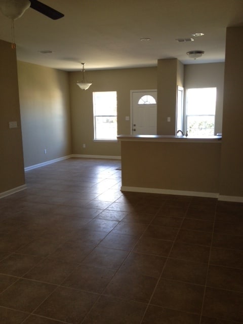 Building Photo - Townhouse for Rent in Old Courthouse Square