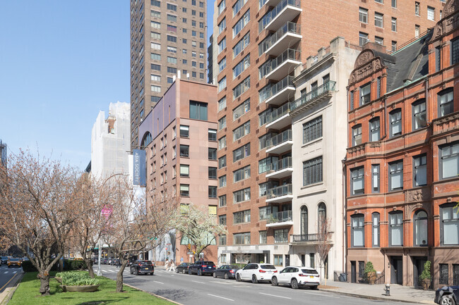 Building Photo - 715 Park Ave