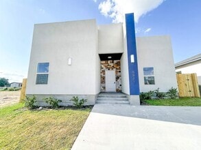 Building Photo - 5008 Rotonda Ln