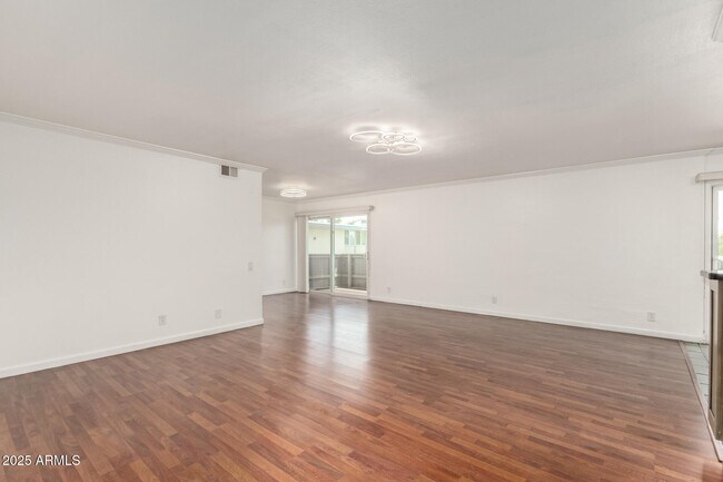 Foto del edificio - 6767 N 7th St