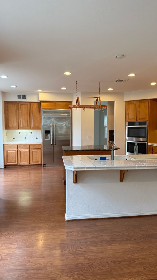 Foto del edificio - Spacious 4-Bedroom 3.5-Bath with Bonus Den...