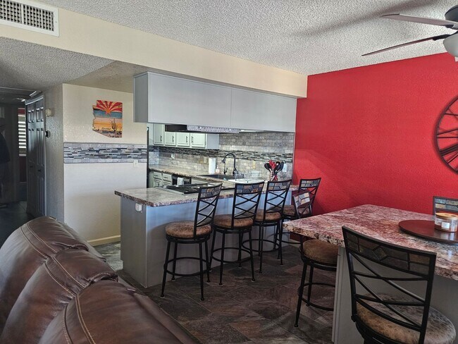 Foto del edificio - Fully Furnished Winter & Summer Condo