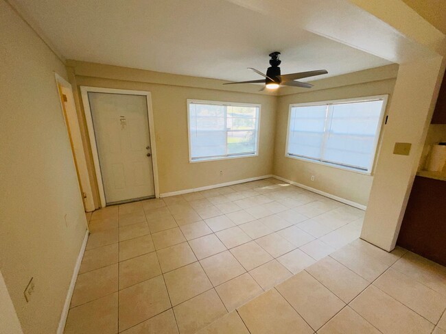 Building Photo - 3 Bedroom - Sunrise Blvd