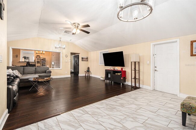 Foto del edificio - 9220 McIntosh Rd