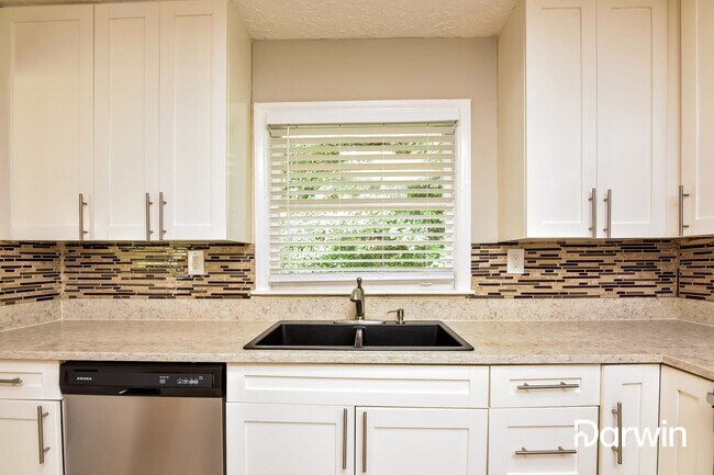 Foto del edificio - 2951 Belvedere Ln, Decatur, GA 30032