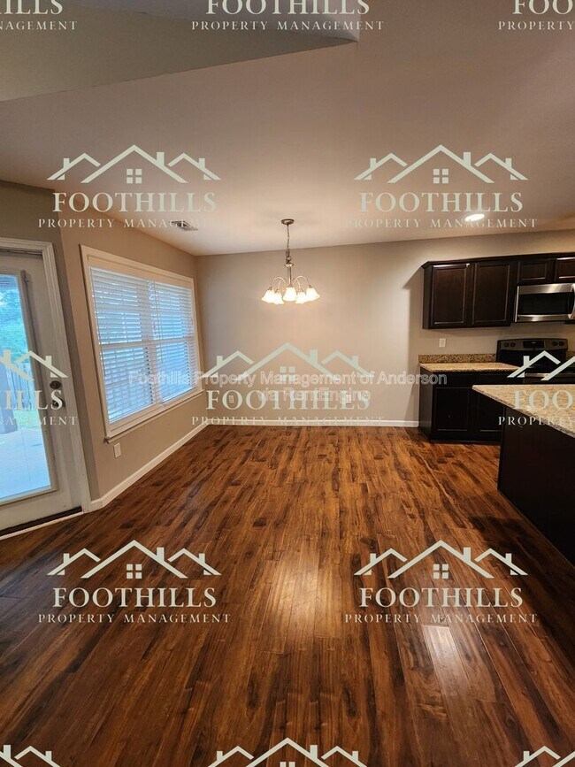 Foto del edificio - 1027 Whirlaway Cir