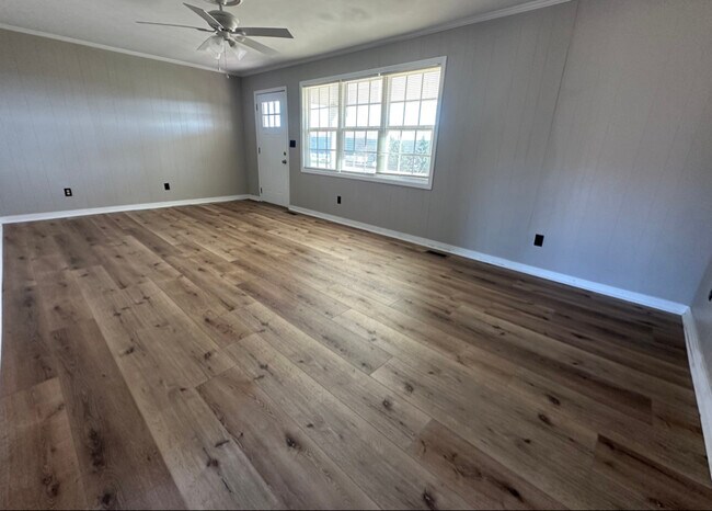 Foto del edificio - 4579 Academy Rd