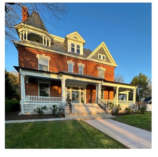 Building Photo - The Fitzgerald