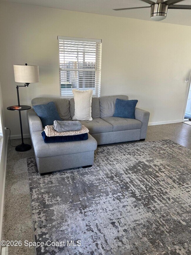 Building Photo - 1915 S Park Ave