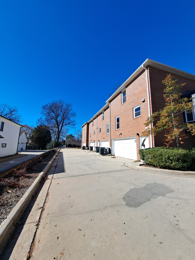 Building Photo - 427 N Court St