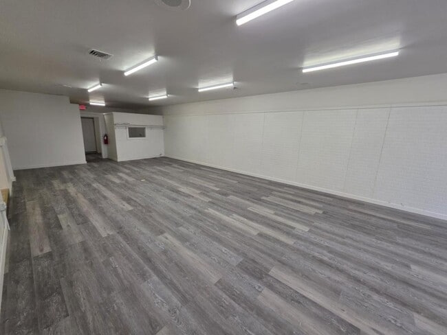 Building Photo - 122 S Water St