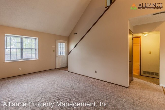 Building Photo - 1609 Green Valley Cir
