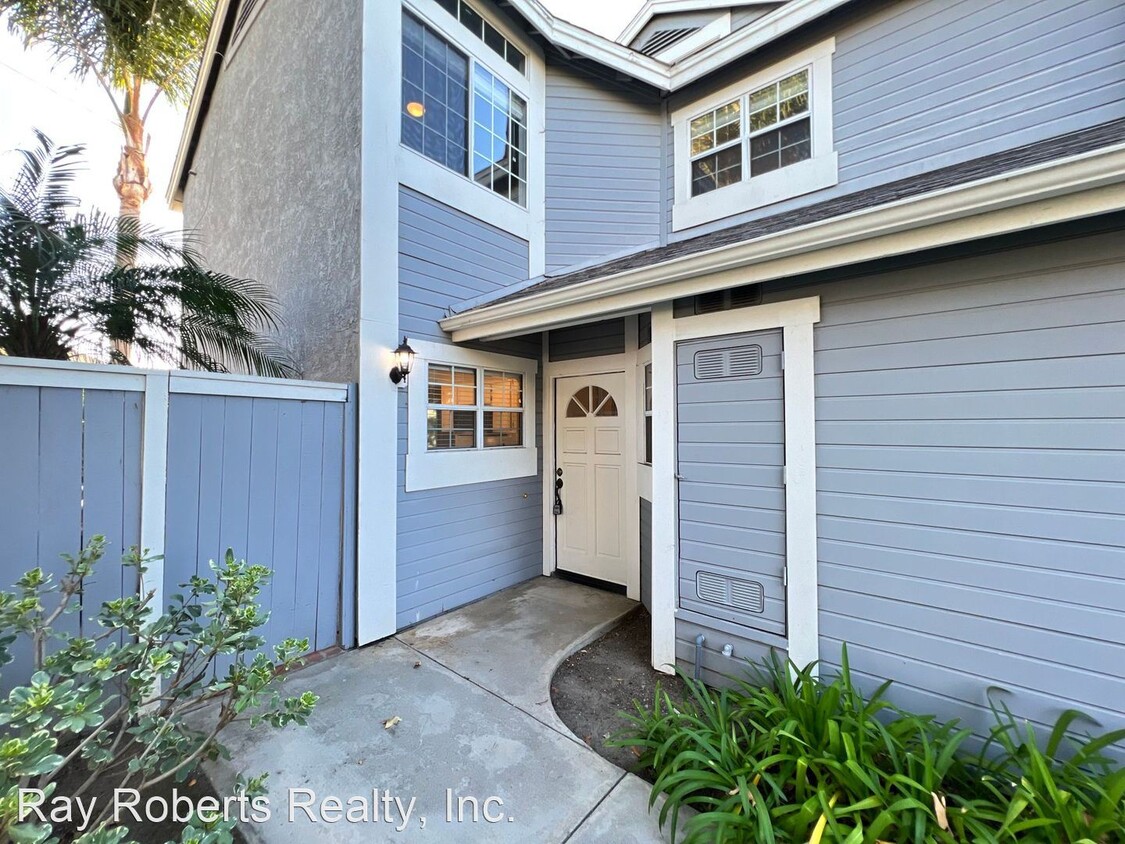 Primary Photo - 3 br, 2.5 bath House - 2530 BACK BAY LOOP #40