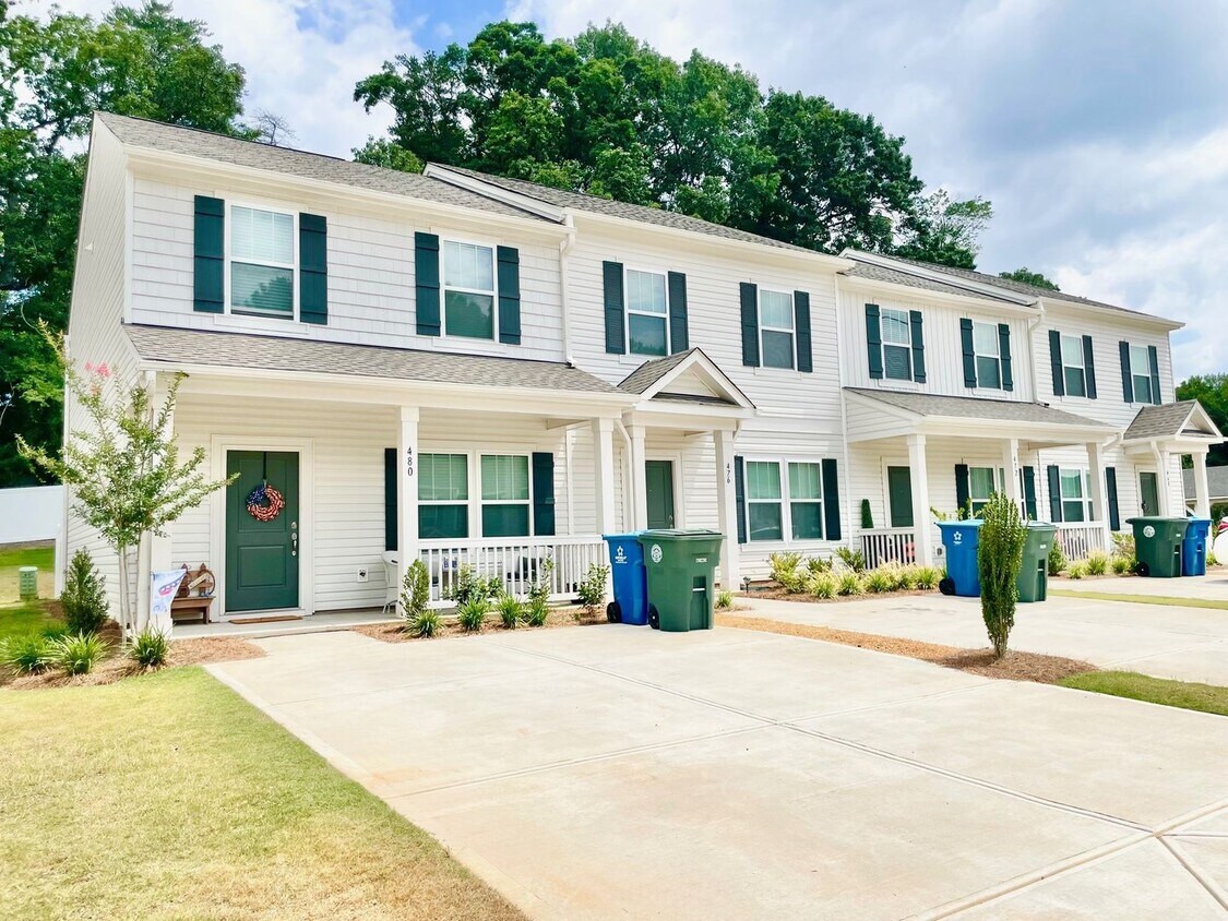 Primary Photo - 3 Br 2.5 Ba townhome at Kincaid Commons co...