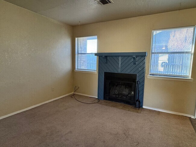 Foto del edificio - 2704 NW Friar Tuck Ln