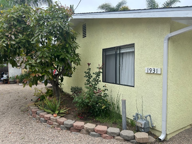 Building Photo - 1931 San Andres St