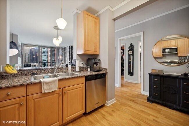 Building Photo - 420 E Waterside Dr